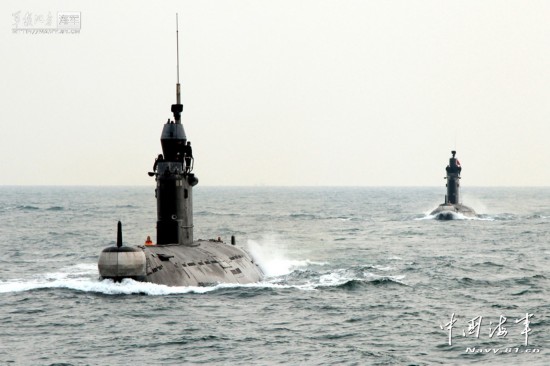 北海艦隊某潛艇支隊將多艘潛艇拉到陌生海域，組織潛潛、潛艦等近似實戰的對抗演練。