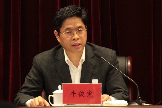    市委常委、常務副市長?？棾鱿瘯h并講話