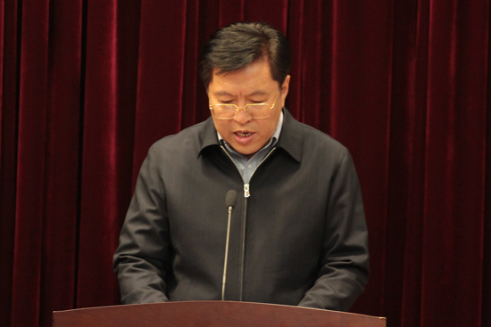  獲獎代表市工商局局長于顯祥發言