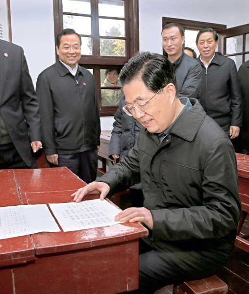 胡錦濤闊別34年后回鄉不封路