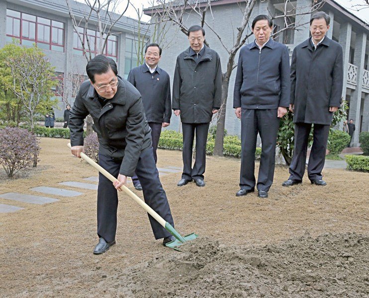 胡錦濤闊別34年后回鄉不封路
