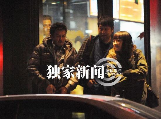 王學兵攜女友曖昧同歸