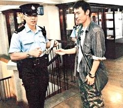 明星打記者內幕：謝霆鋒丑態被拍發飆 李亞鵬怒掐記者