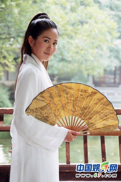 熒屏花語：古裝美人爭(zhēng)相斗艷 劉詩詩美艷如櫻花范冰冰嬌媚如睡蓮