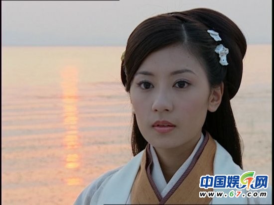 熒屏花語(yǔ)：古裝美人爭(zhēng)相斗艷 劉詩(shī)詩(shī)美艷如櫻花范冰冰嬌媚如睡蓮
