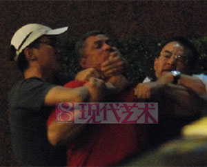 劉燁當街狠揍滋事醉酒老外