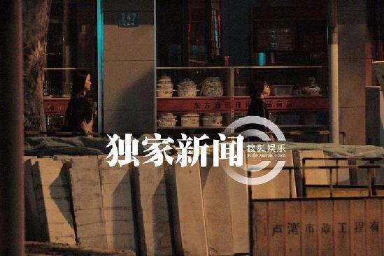 劉詩詩深夜街邊攤大閘蟹解饞 網友：粉絲送螃蟹最貼心