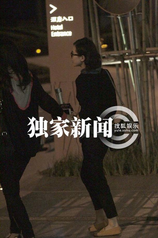 劉詩詩深夜街邊攤大閘蟹解饞 網友：粉絲送螃蟹最貼心