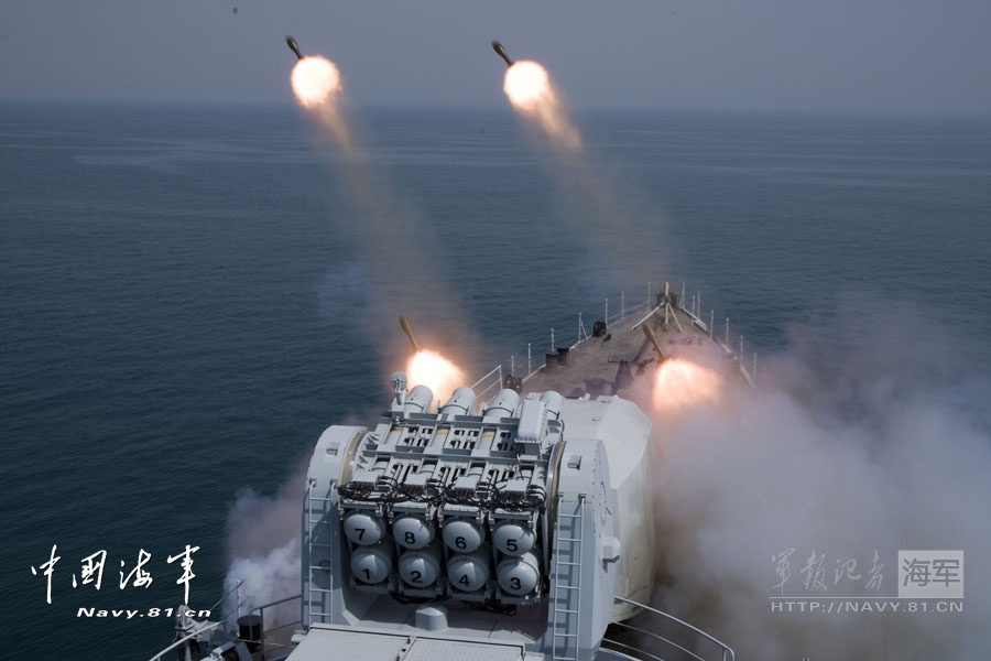 “青島”號導彈驅逐艦實彈射擊火力猛烈