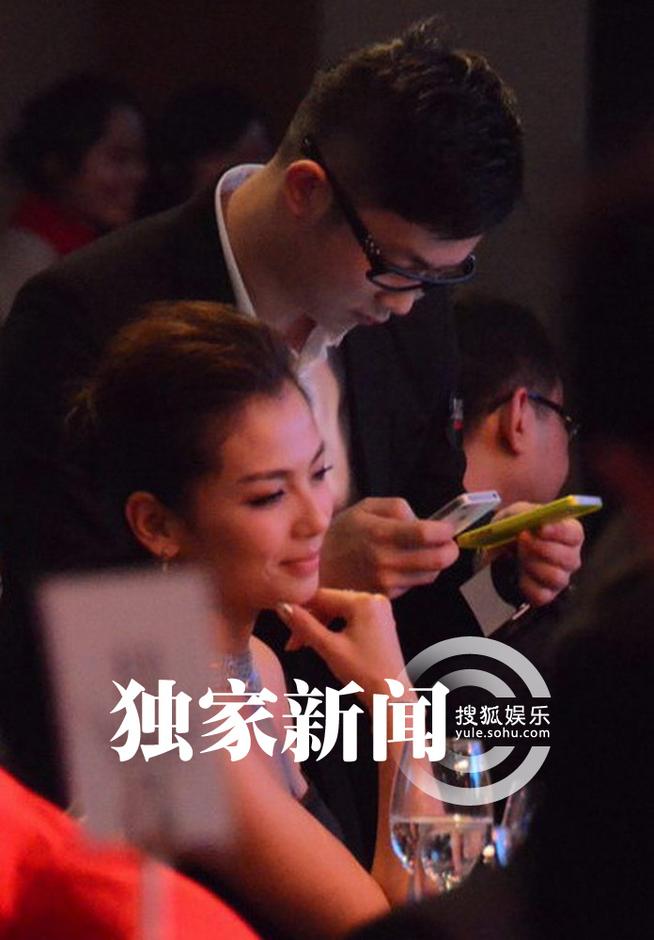 辣媽劉濤性感現身晚宴