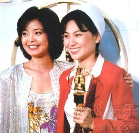鄧麗君誕辰60周年 不愛(ài)紅妝愛(ài)軍裝重溫昔日美艷照