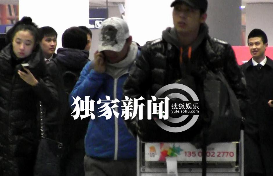 王寶強低調回京 愛妻開豪車接機共返愛巢