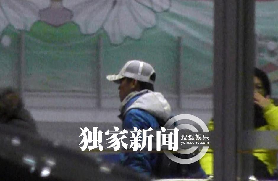王寶強低調回京 愛妻開豪車接機共返愛巢