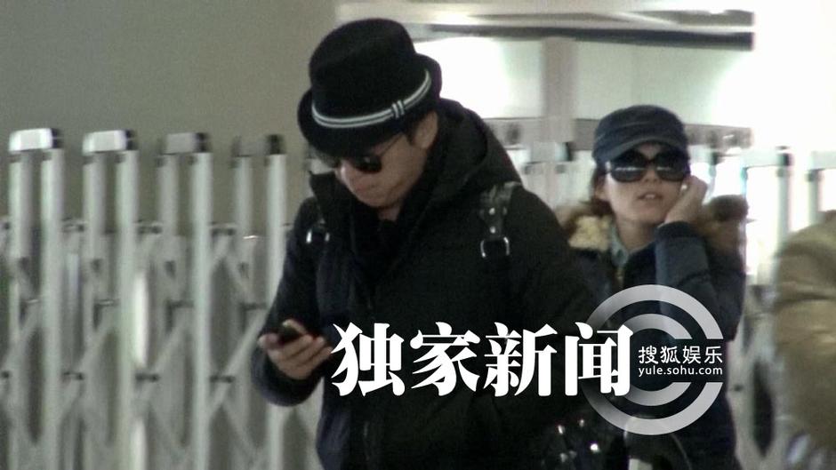王寶強低調回京 愛妻開豪車接機共返愛巢