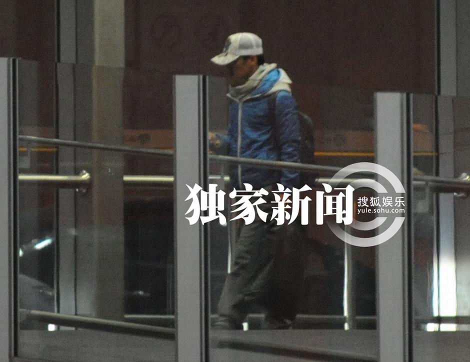 王寶強低調回京 愛妻開豪車接機共返愛巢