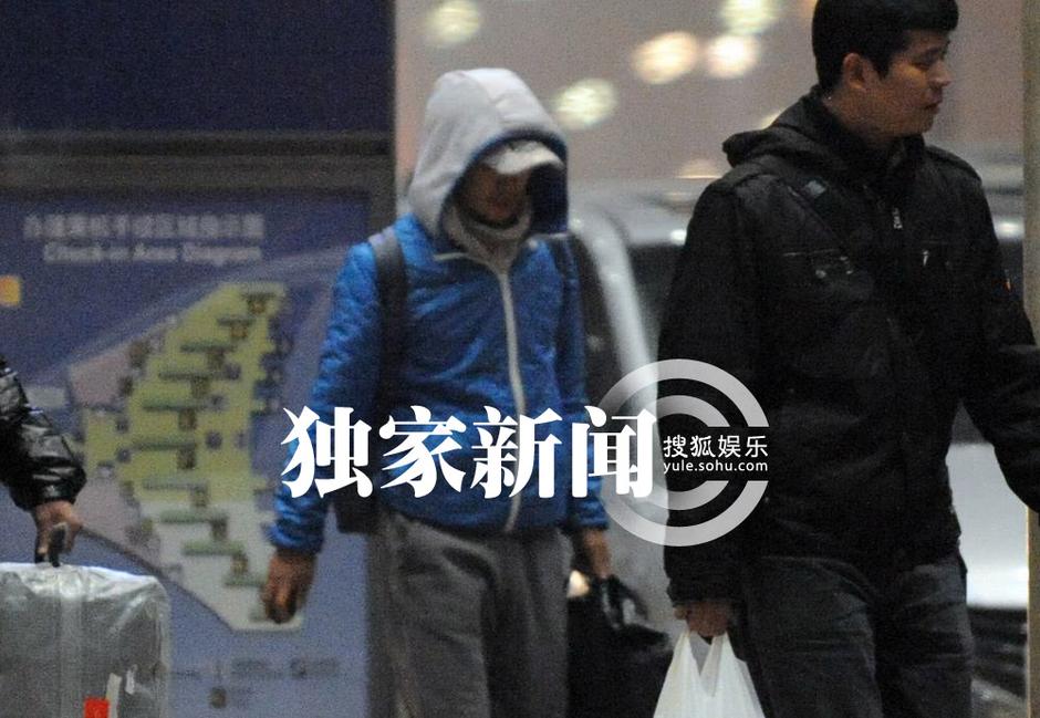 王寶強低調回京 愛妻開豪車接機共返愛巢