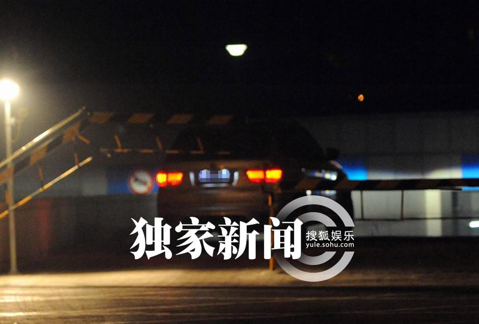 王寶強(qiáng)低調(diào)回京 愛妻開豪車接機(jī)共返愛巢