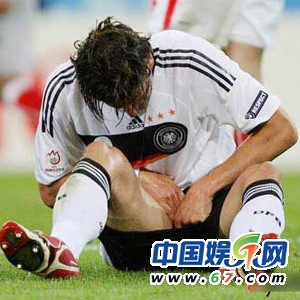 朱茵當眾摳腳范冰冰挖鼻孔 盤點中外明星不雅抓拍(組圖)
