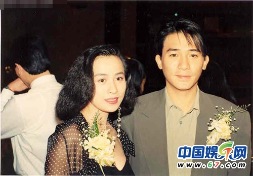 揭露艷照女星的后現代生活