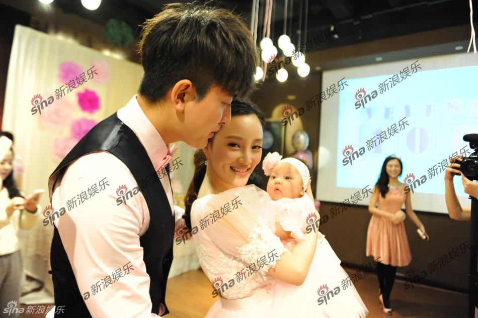 李小璐賈乃亮愛女百日宴 排場如童話世界霍思燕素顏現身