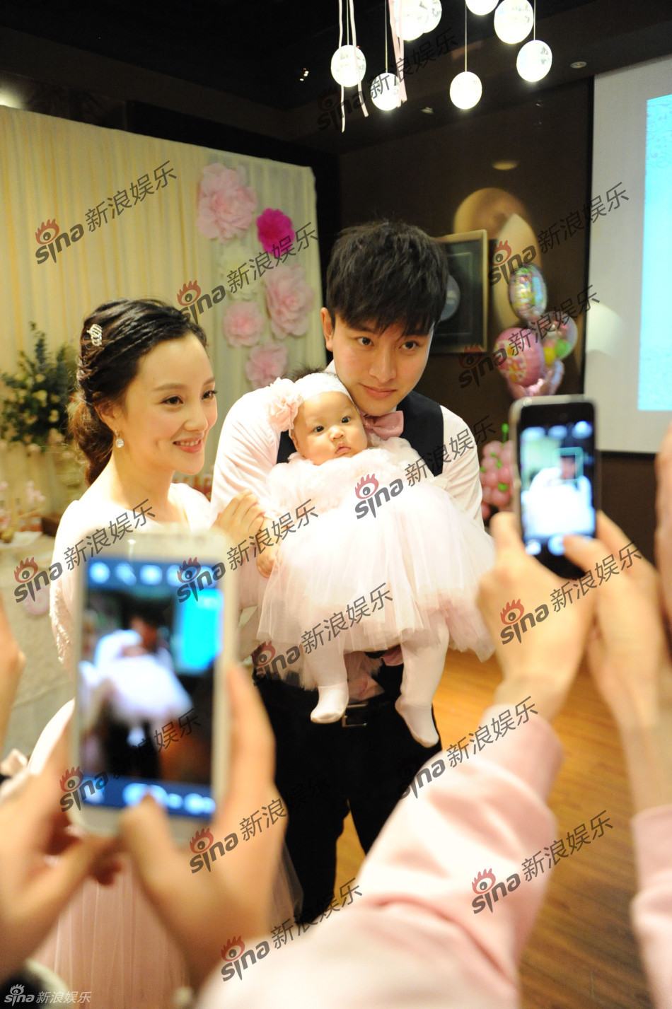 李小璐賈乃亮愛女百日宴 排場如童話世界霍思燕素顏現身