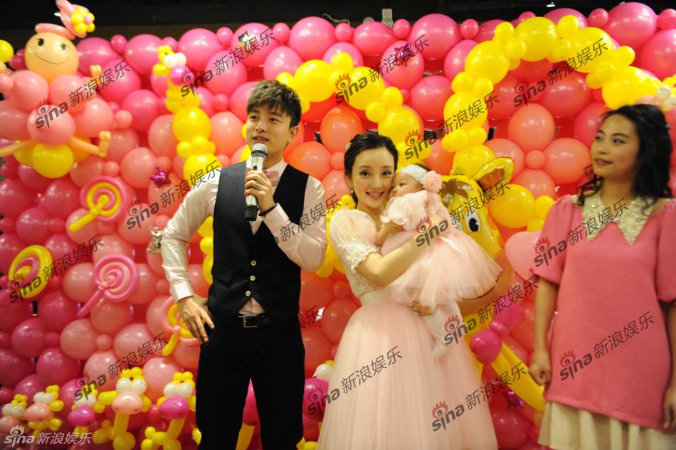李小璐賈乃亮愛女百日宴 排場如童話世界霍思燕素顏現身