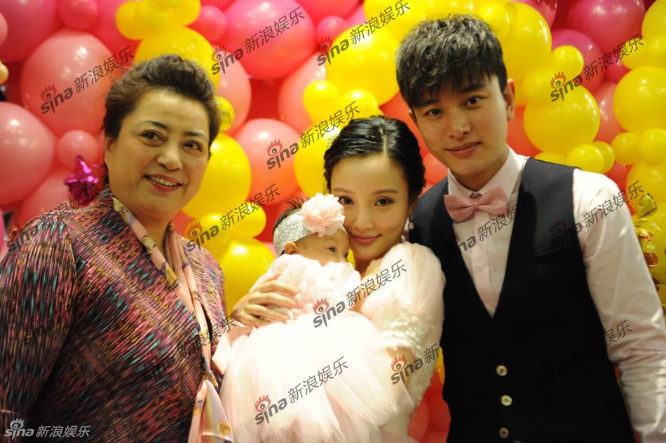 李小璐賈乃亮愛女百日宴 排場如童話世界霍思燕素顏現身