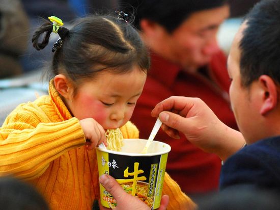 時(shí)評(píng):春運(yùn)百感交集 愛(ài)情親情友情一個(gè)不能少