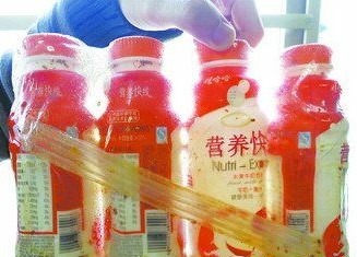 娃哈哈營養快線喝出異味 外包裝生蟲遭投訴