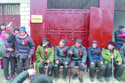 “老兵活動中心”揭牌現場重現久違的軍禮
