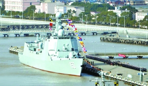 據新華社青島艦2月1日電由海軍北海艦隊3艘軍艦組成的中國海軍艦艇編隊，2月1日11時40分許按照預定計劃通過巴士海峽，進入我國南海海域。