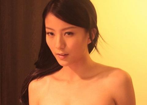 女星為藝術而裸露百態 大尺度
