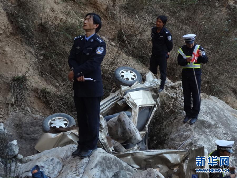 云南昆明市發生車禍致12死3傷