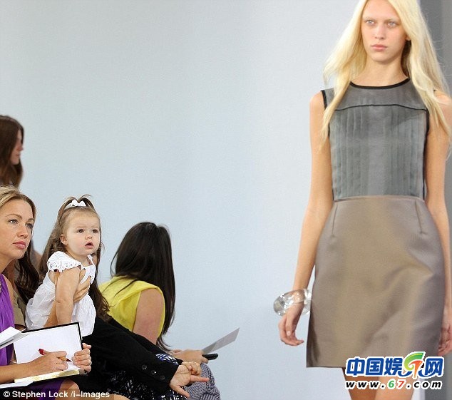 貝克漢姆女兒小七19個月四次看秀 網友：長大要逆天