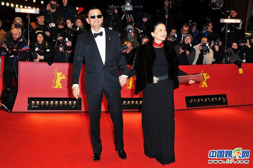 王家衛和妻子陳以靳出席柏林《一代宗師》首映禮 