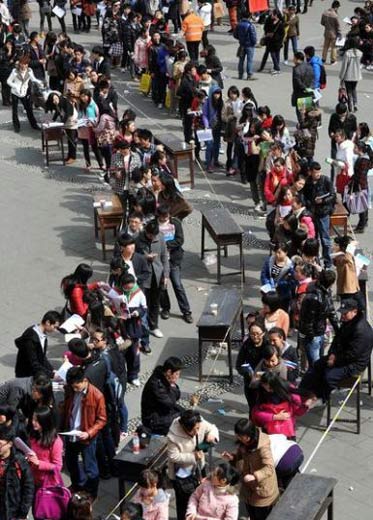 揭秘中國藝考現場：泳裝上陣堪比選妃