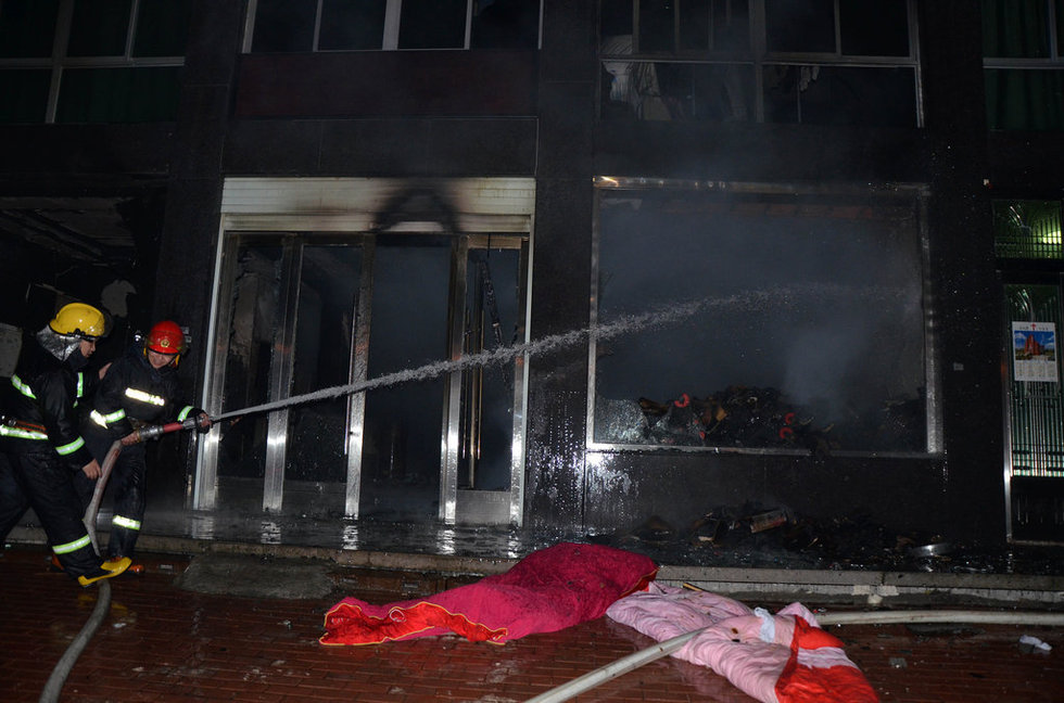 高清：浙江溫嶺居民樓突發(fā)火災(zāi) 8人死亡