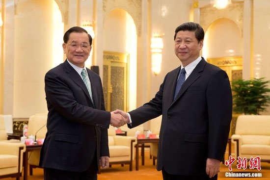 2月25日，中共中央總書記習近平在北京人民大會堂會見中國國民黨榮譽主席連戰。中新社發 盛佳鵬 攝