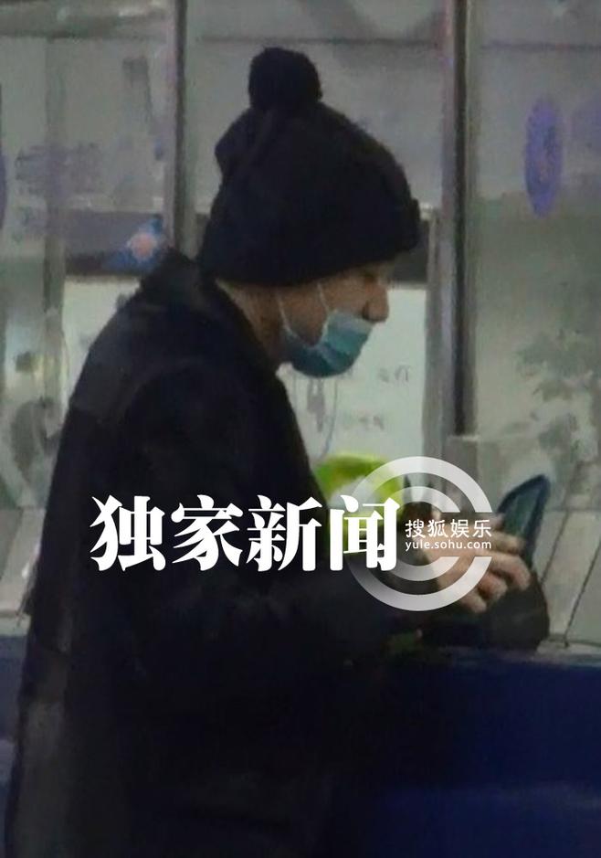 李代沫機場喬裝玩低調 工作不休撈金忙