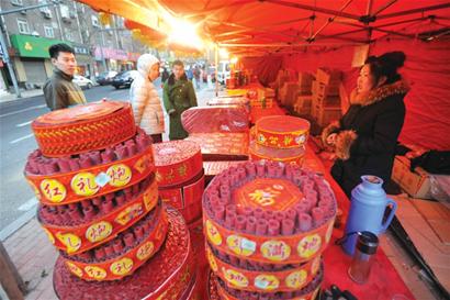 煙花爆竹銷(xiāo)售遇冷 算賬對(duì)賬零售業(yè)戶(hù)發(fā)愁