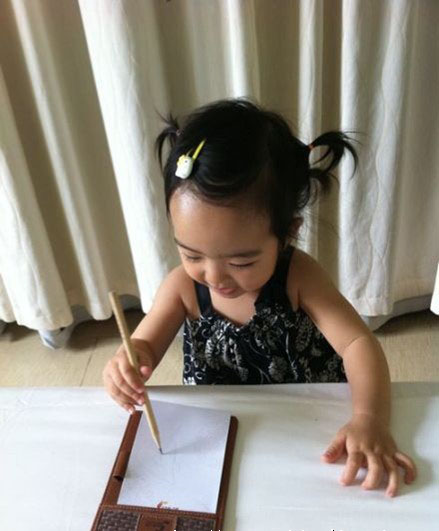 國內最紅大叔張嘉譯妻女近照