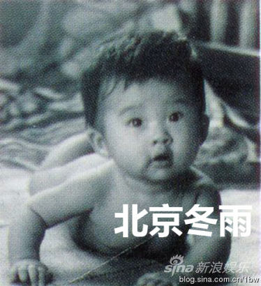 44歲許晴昔日黑白童年照 光屁股露點照一同曝光