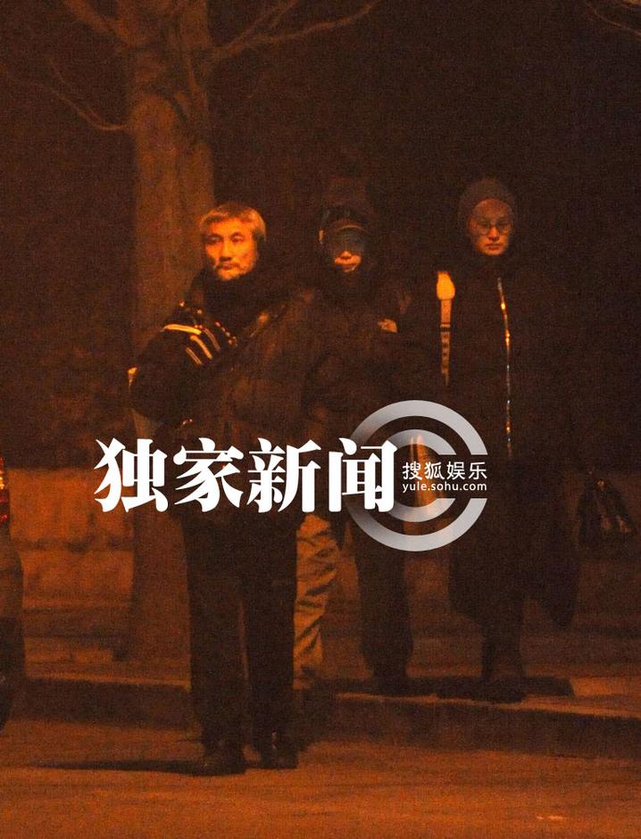 追星：徐克攜小女友深夜覓食無(wú)交流 吳京謝楠深夜會(huì)有秀恩愛(ài)