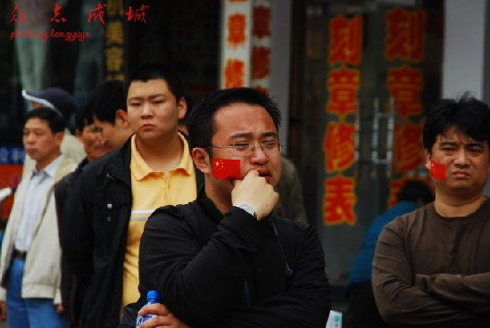 鼠標一點愛心滿滿 網事如歌用愛托起年輕生命