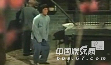 口味有點重！成龍大哥早年三級片曝光 與艷星翻云覆雨