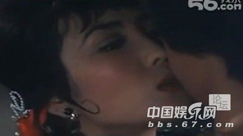 口味有點重！成龍大哥早年三級片曝光 與艷星翻云覆雨