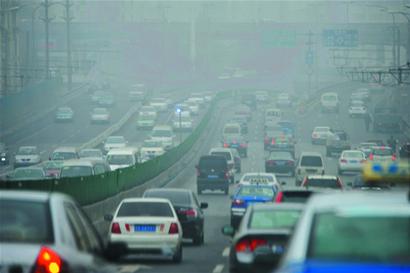 蛇年首場大霧能見度不足50米  13個監測站重度污染