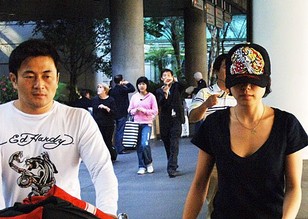 揭嫁豪門女星：李英愛(ài)誕龍鳳胎 韓彩英9年戀愛(ài)長(zhǎng)跑