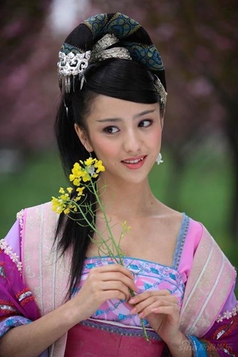 四小花旦背景曝光 唐嫣助理曬戀愛證據罵邱澤裝孫子！