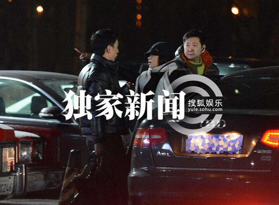 伊能靜深夜出街挽神秘男 疑戀上新任經紀人